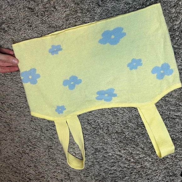 Le Lis Yellow Crop Top with Blue Floral Pattern - Picture 2 of 5